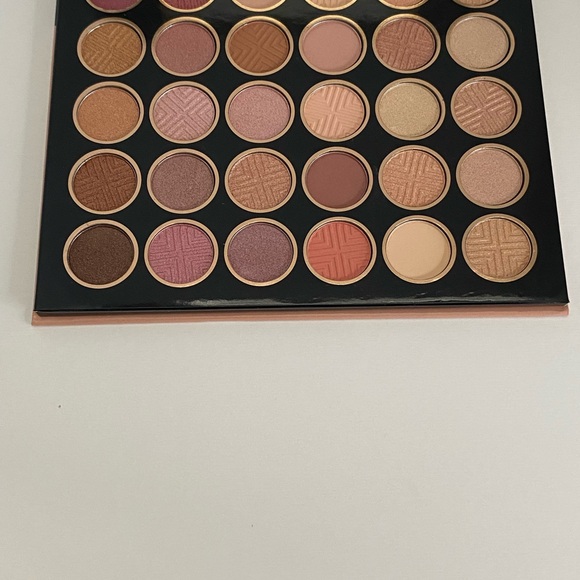 Ellen Tracy Glam Eyeshadow Palette - Picture 3 of 4